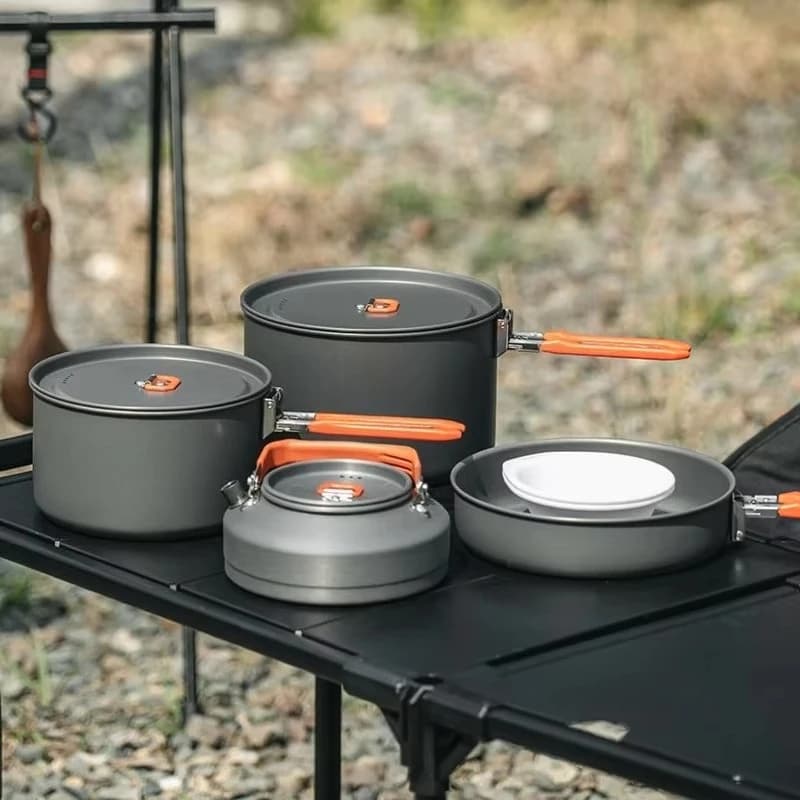 Set da Campeggio Portatile: Fornello da Esterno, Pentola, Padella e Bollitore