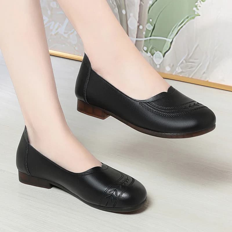 All Match Traspirante Comodo Slip on Mocassini in morbida pelle Donna Appartamenti 2025 Autunno Scarpe casual Mocassini da guida per la mamma Lavoro