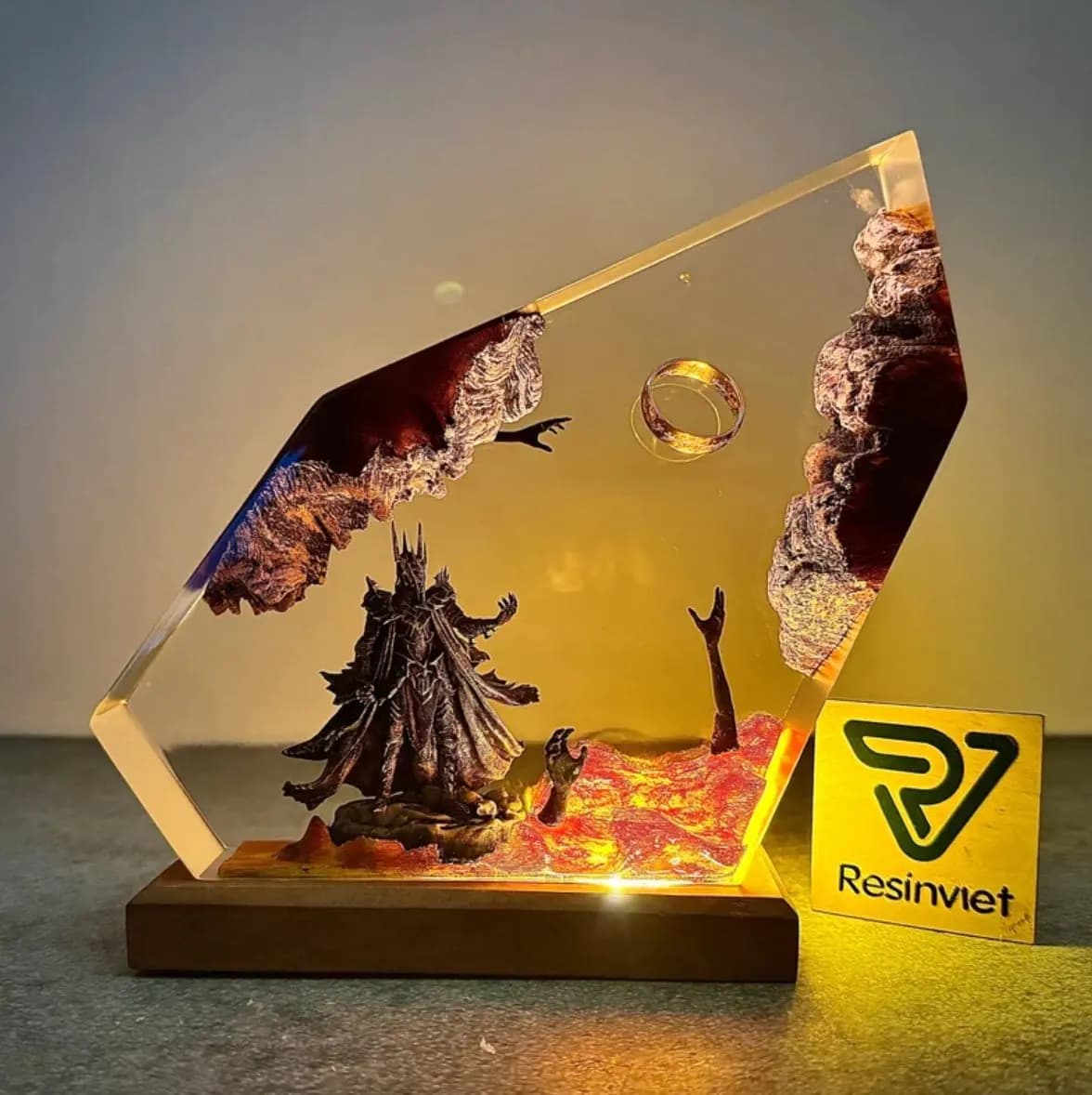 2026 New Demon Realm Organism Resin Table Light Creactive Art Shocked Decoration Lamp Magic Ring Skull Theme Night Light Gifts