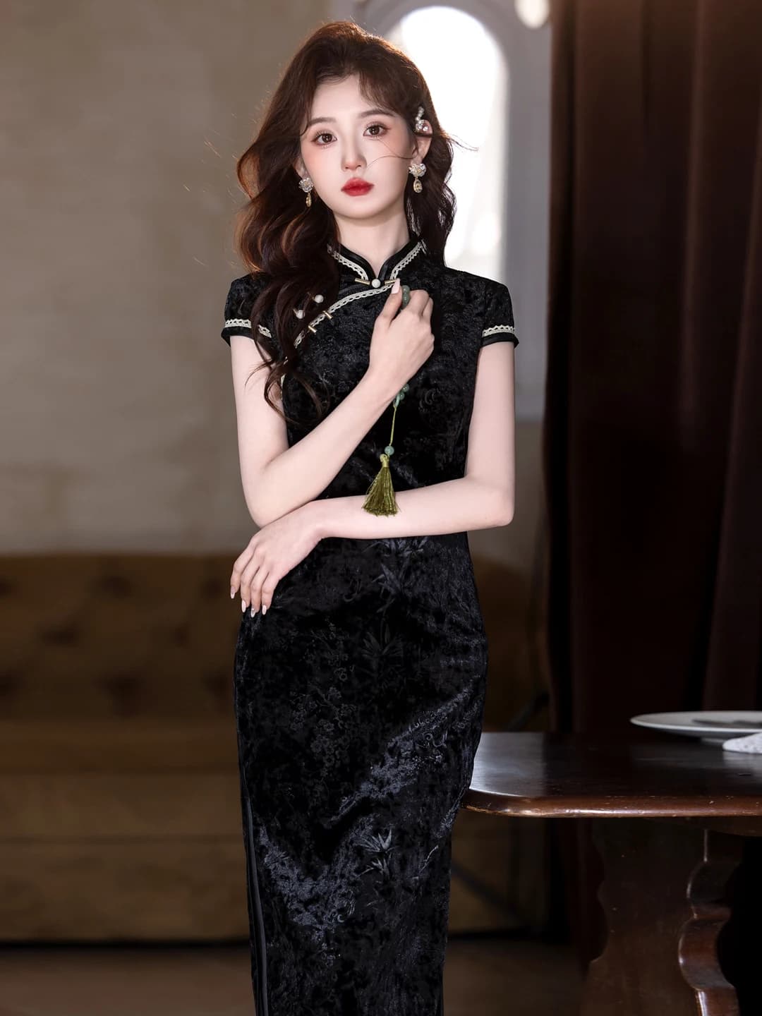 Black Velvet Dress with Moon Tooth Sleeves Long Style Slimming Design Daily Wear Comfortable Breathable Spring Fashion