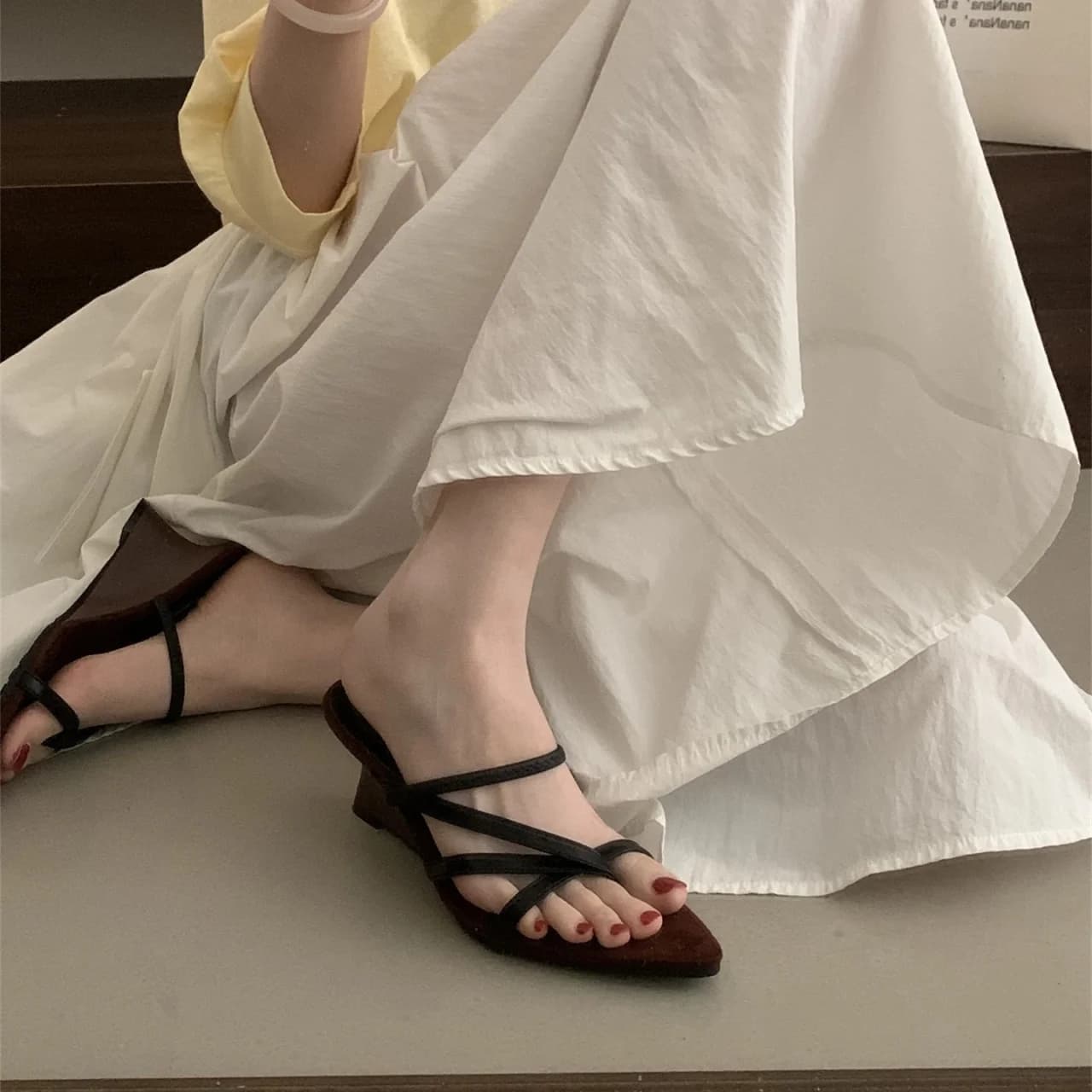 Sandali con zeppa da donna in stile francese, splendidi e da favola, Nuova Collezione Estate 2026, con punta affusolata, cinturino sottile e punta aperta
