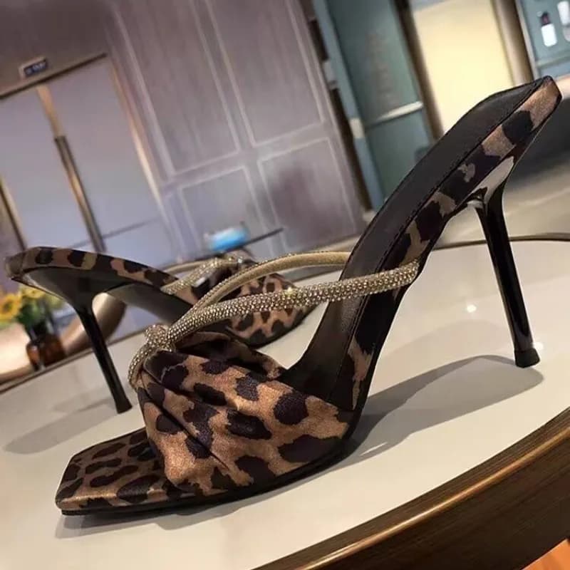 Sandals with Party Soctile Heel, New Active Models with Flannel Square Toe, Soctile Strap with Crystals, Anti-slip and Resistant to wear