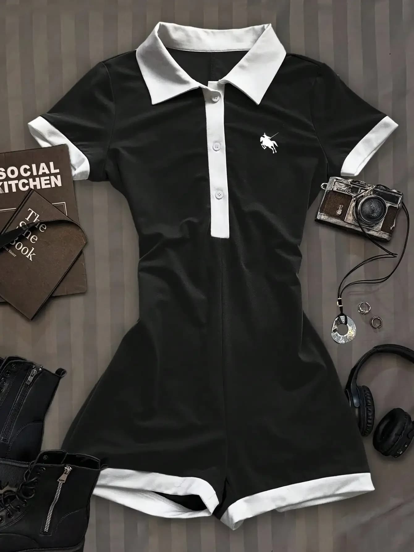 Tuta da donna casual e semplice con risvolto, tuta corta senza maniche, elegante e sexy che abbraccia la vita