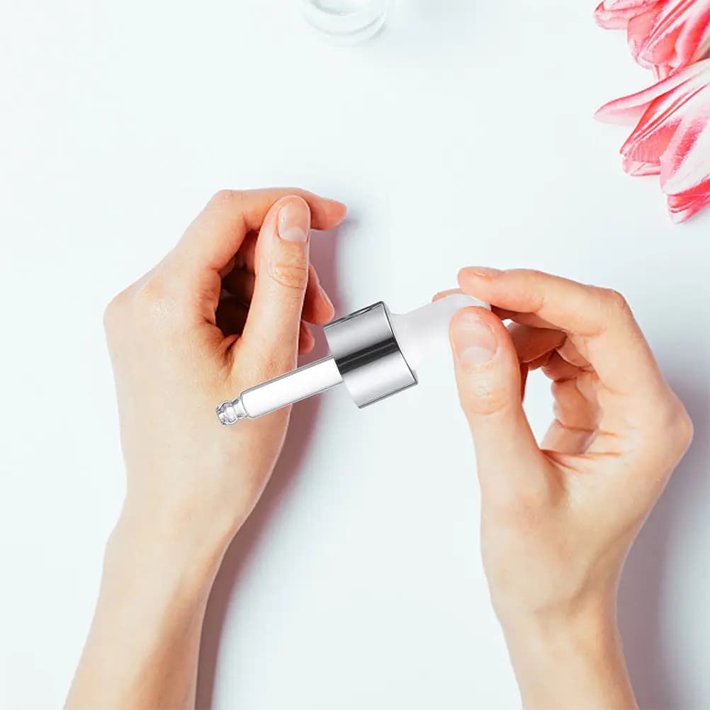 10 flaconi contagocce in vetro ricaricabili, dispenser trasparenti per oli essenziali, flaconi portatili da viaggio per cosmetici e altro.