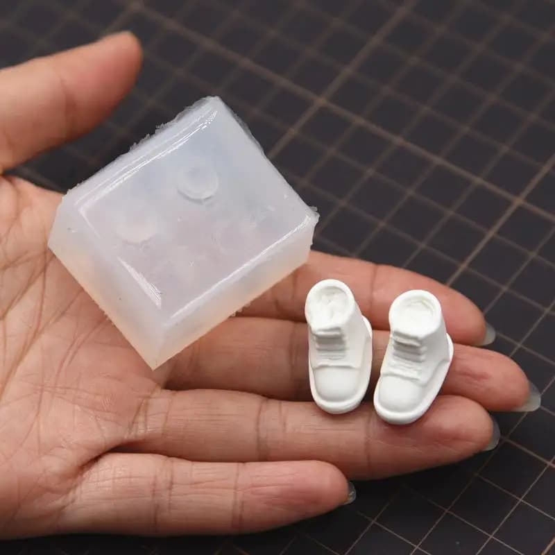 Stampo in Silicone per Scarpe Sportive in Cristallo UV Mini, Strumenti per Creazione di Personaggi Animati in Argilla Ultraleggera e Polimero