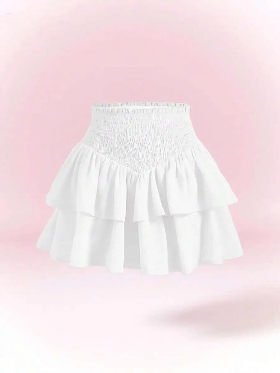 Minigonna Bianca da Ragazza con Vita Arricciata e Balze a Strati per l'Estate, Stile Casual