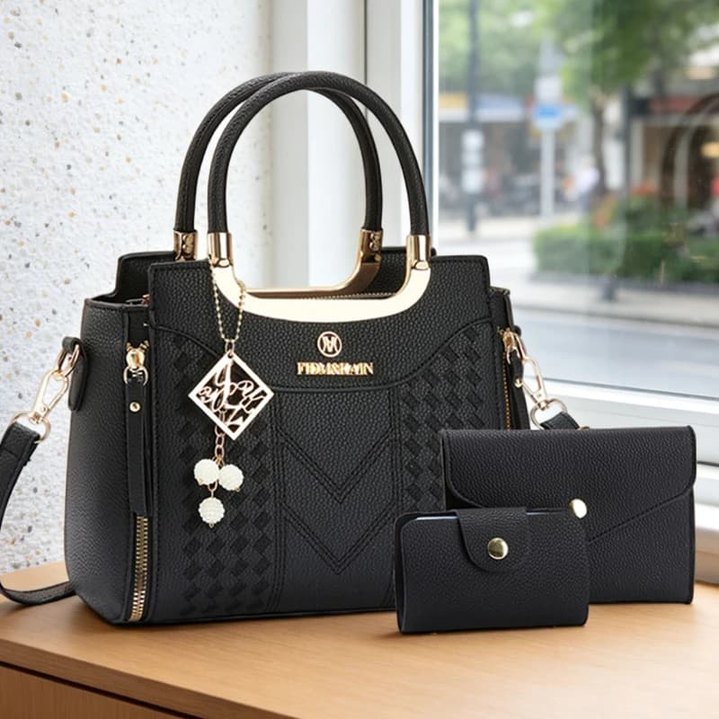 3-piece handbag set made of lychee-grain PU leather. This solid-color women's crossbody bag features a premium texture