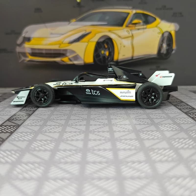 1: 32 Simulated Jaguar FE Racing # 9 Formula Rally Car Model Static Desktop Car Ornament Collection Gift