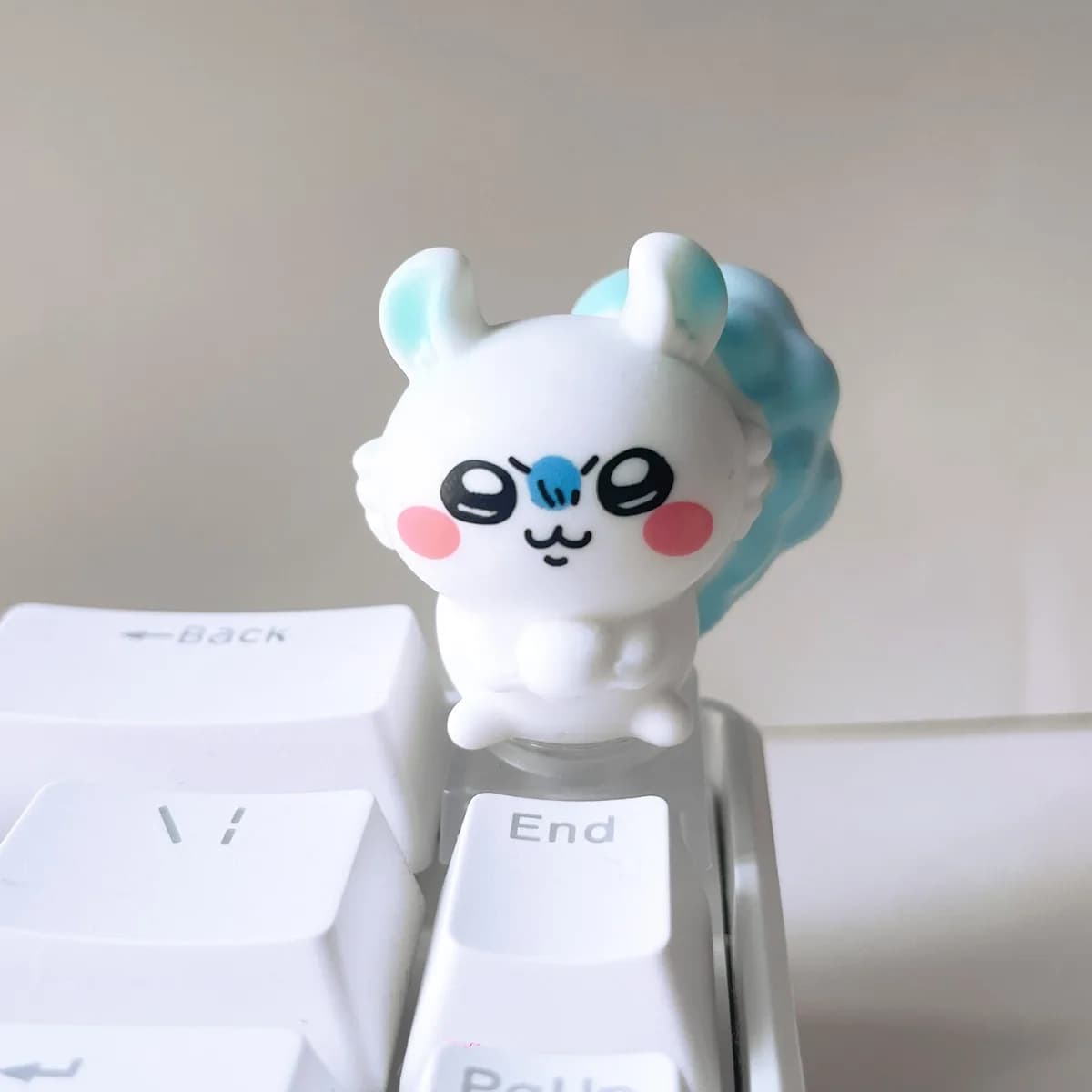 Cute Keycap in Substitutable Resin Chiikawa Usagi Momonga for Mechanical Keyboard, Gifts and Toys Kawai Anime Cartoon for Festivals