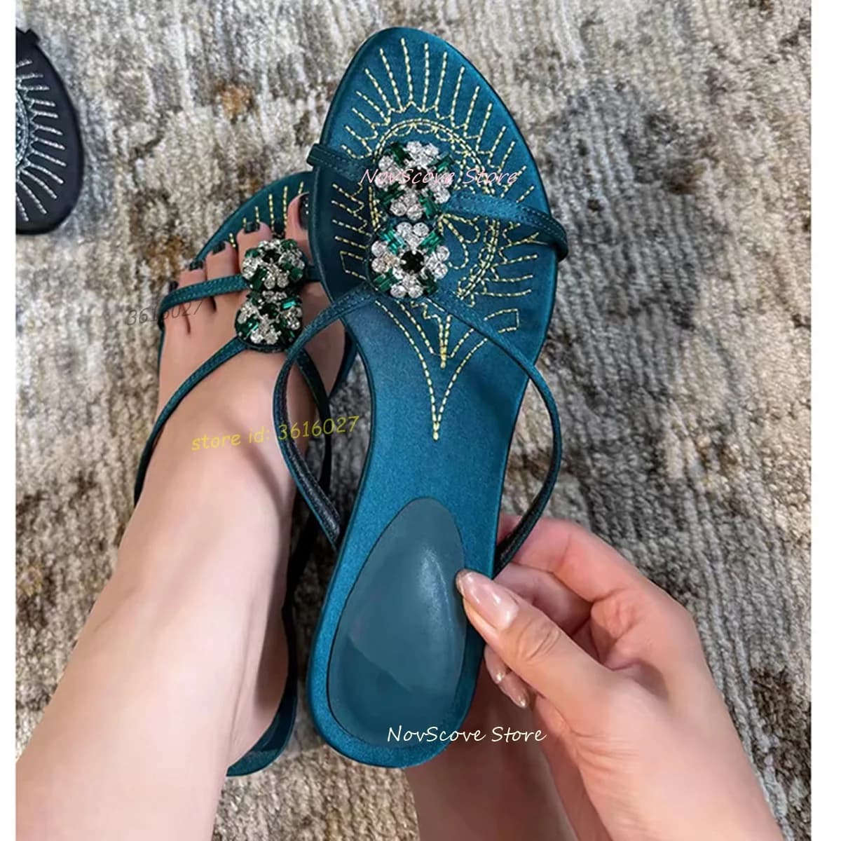 Open Toe Colorful Crystal Mules Slip On Low Heels Slip On Strappy Fashion Slippers Shallow Party Shiny Sandals Sexy Women Summer