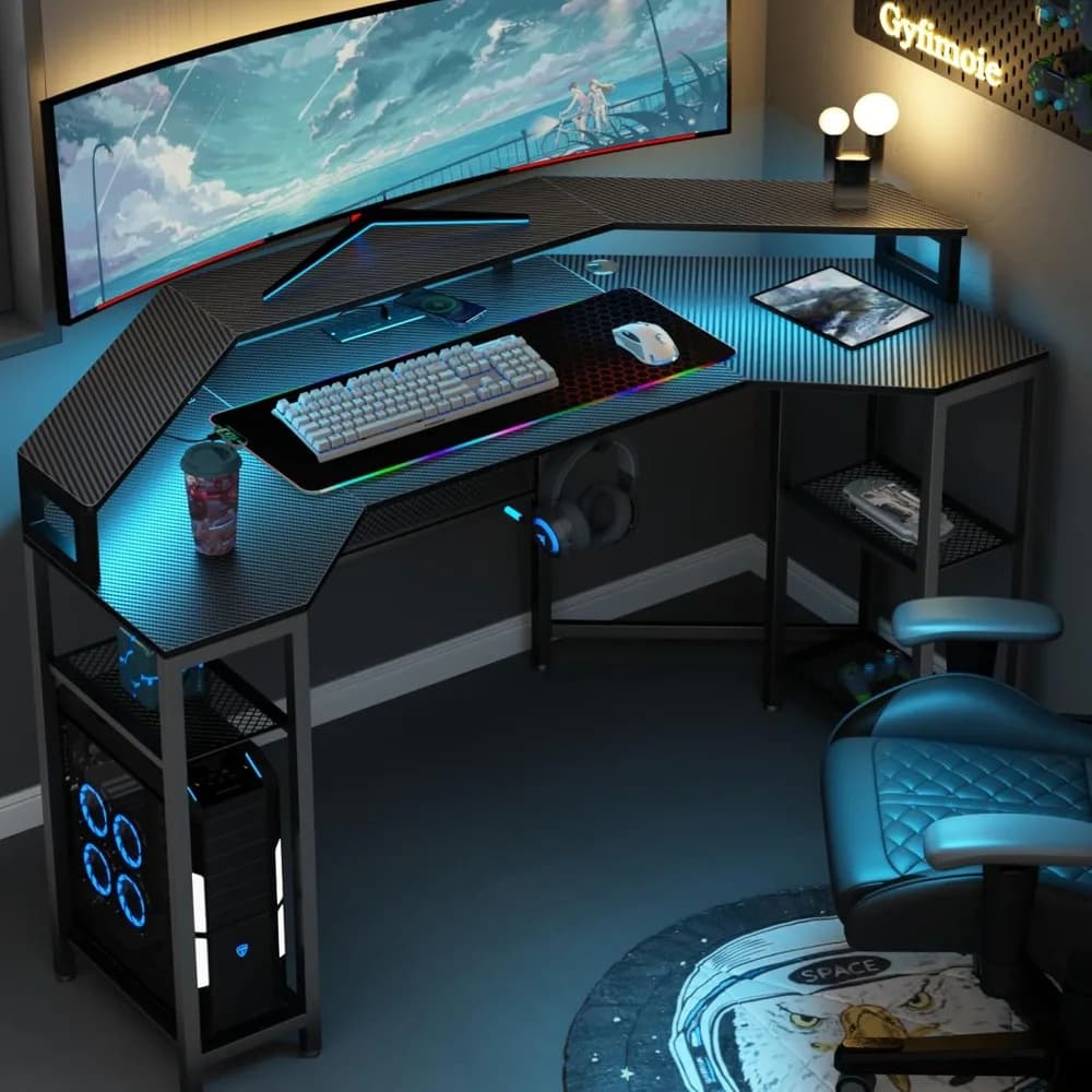 Scrivania per computer con presa di corrente e luce a LED, scrivania da gioco grande a forma di ala da 63" con supporto per monitor completo, ricarica wireless, RGB