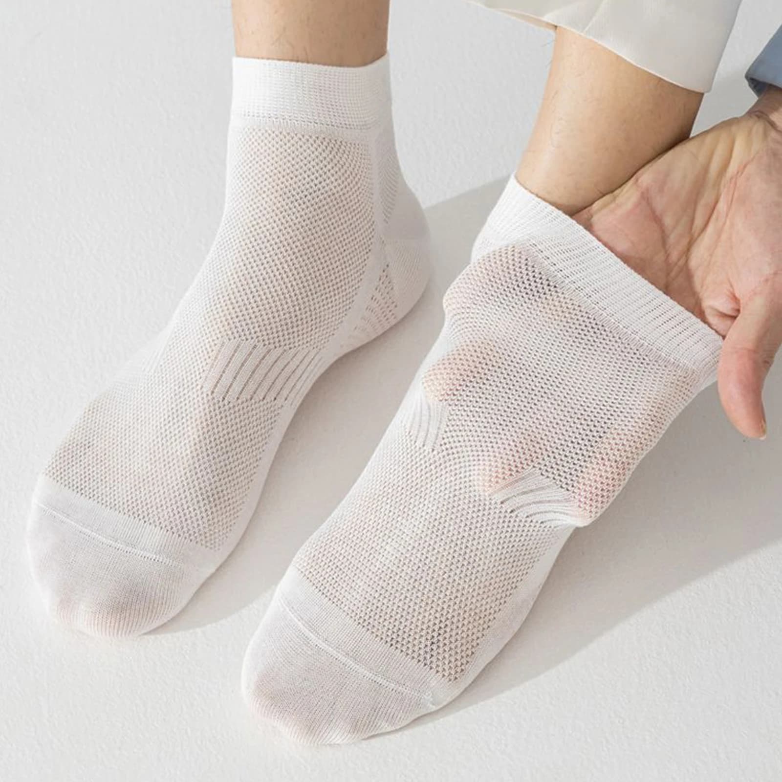 Men's Mesh Breathable Ankle Socks Thin Seamless Sports Socks Lightweight Socks Daily Casual Athletic Wear with Hollow Design