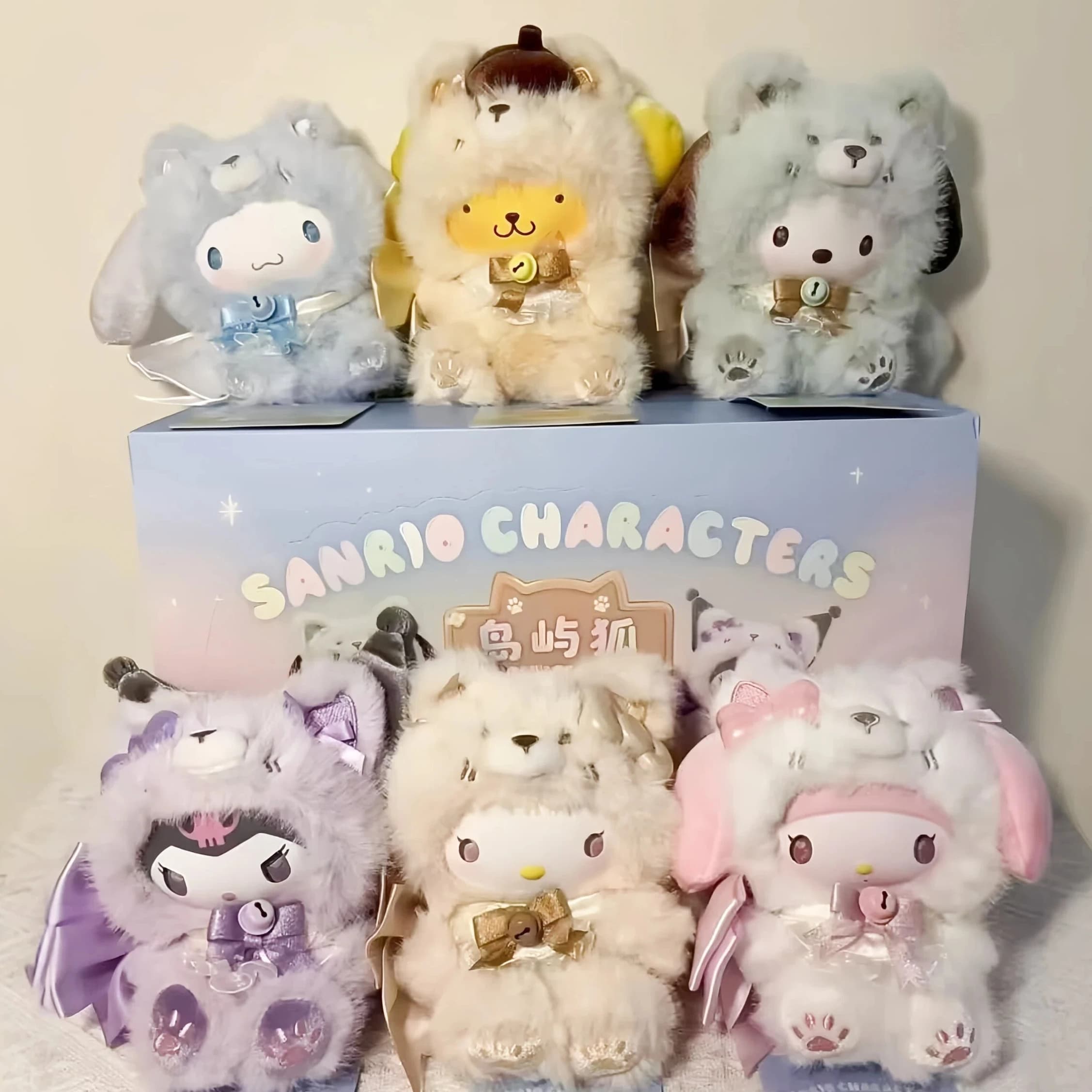 Collezione di Peluche in Vinile Sanrio Serie Fox Island, Scatola a Sorpresa, Giocattolo Pendente alla Moda e Carino per Bambini con Hello Kitty e Kuromi