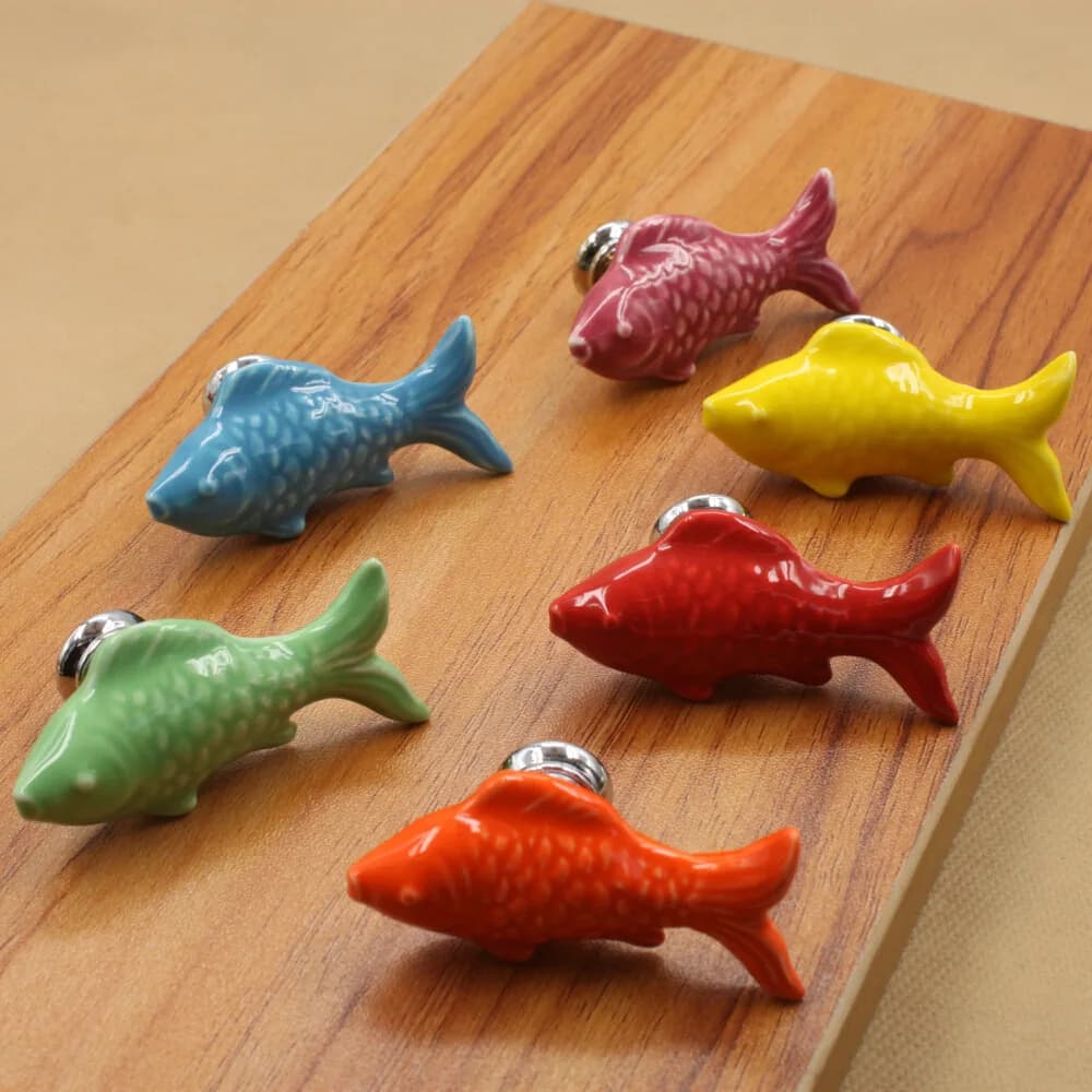 Maniglia per porta dell'armadio per mobili maniglie per cartoni animati in ceramica per pesci rossi maniglie per cassetti per guardaroba in stile europeo colore pastorale a foro singolo