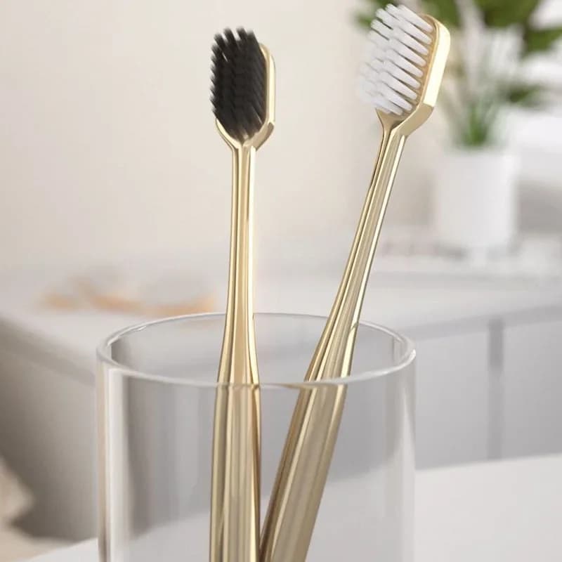 1Pc Spazzolino morbido di lusso Uomo Donna Spazzolino da denti per adulti Placca Colore oro Spazzole dentali Spazzolini da denti Pulizia dei denti Cura