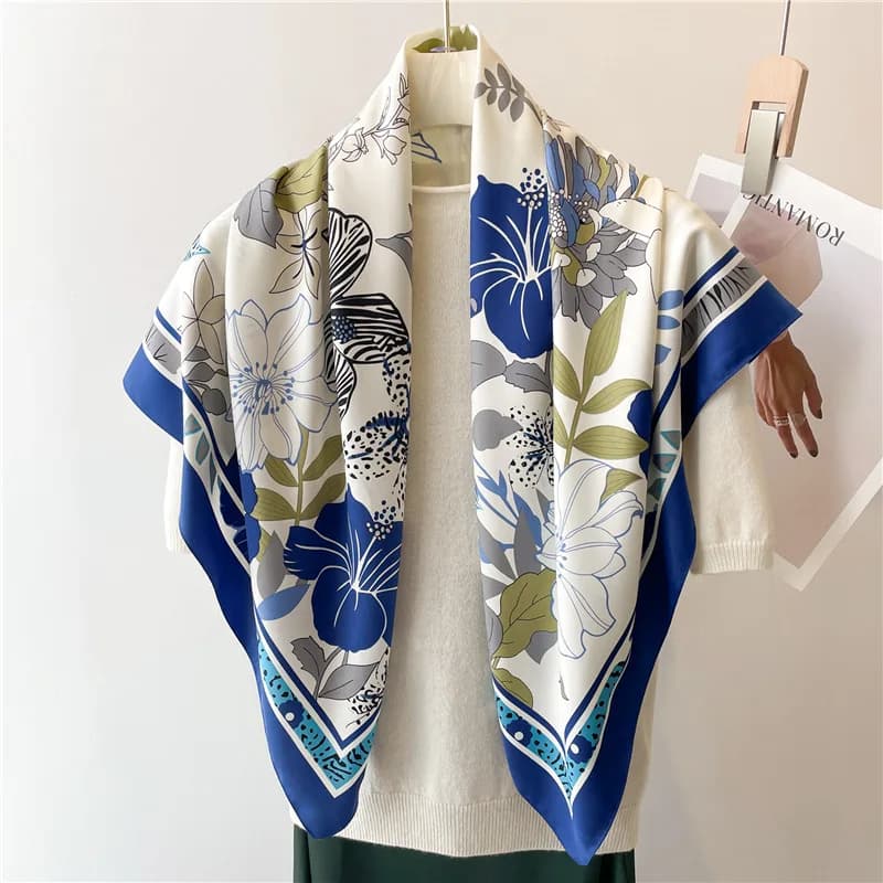 2025 90 * 90 cm Sciarpa quadrata stampata Sottile e traspirante Scialle per protezione solare Casual Outdoor Antivento Avvolgere la testa per le donne Fascia a nastro