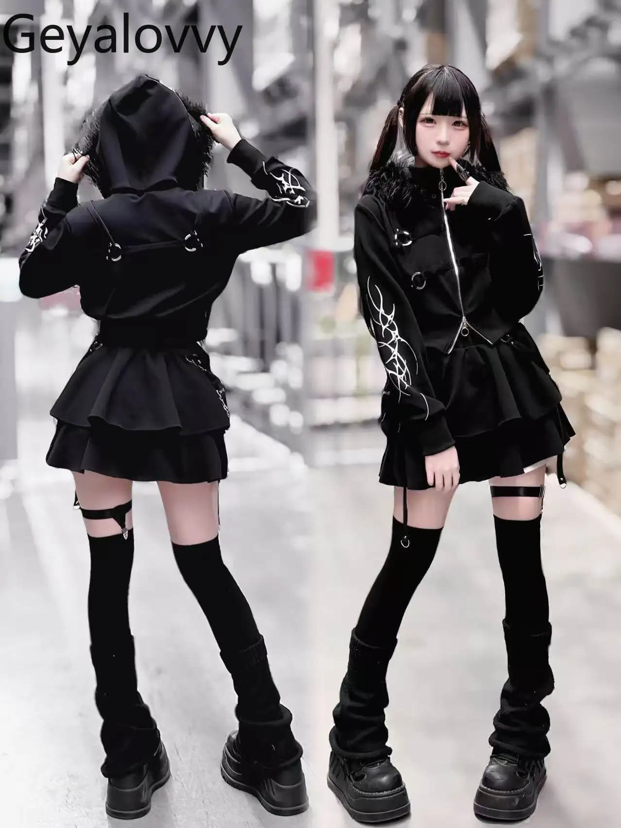 Completo Nero Dolce Originale per Ragazze, Stile Gotico con Stampa Subculturale Giapponese, Top Corto con Zip e Colletto Rialzato, Gonna a Vita Alta