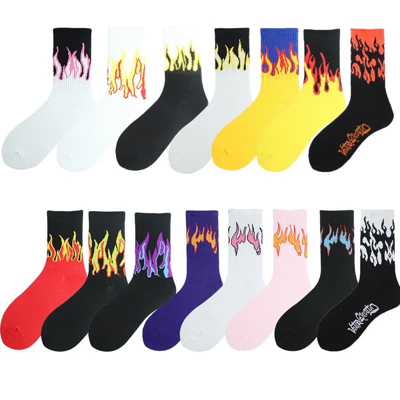 1 paio di calzini da donna alla moda Hip Hop Hit Color On Fire Crew Red Flame Blaze Power Torch Calore caldo Calzini da skateboard da strada