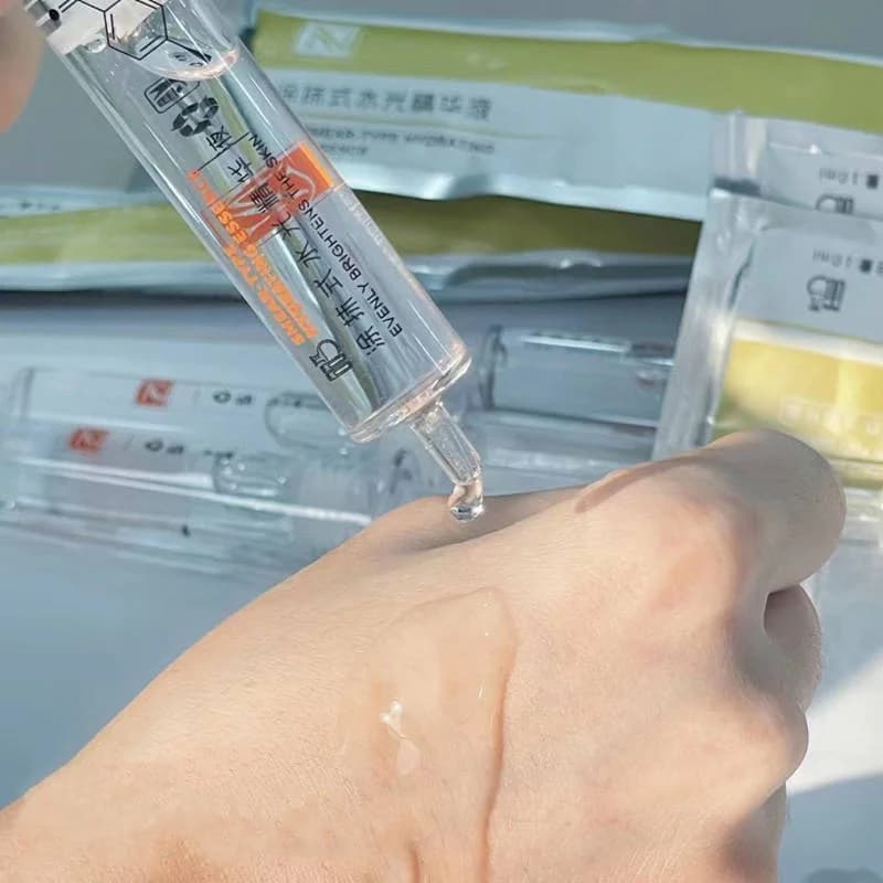 Siero Viso 10ml in Tubetto con Vitamina C, Acido Ialuronico e Amminoacidi per Ringiovanimento, Idratazione Profonda, Illuminazione e Cura della Pelle
