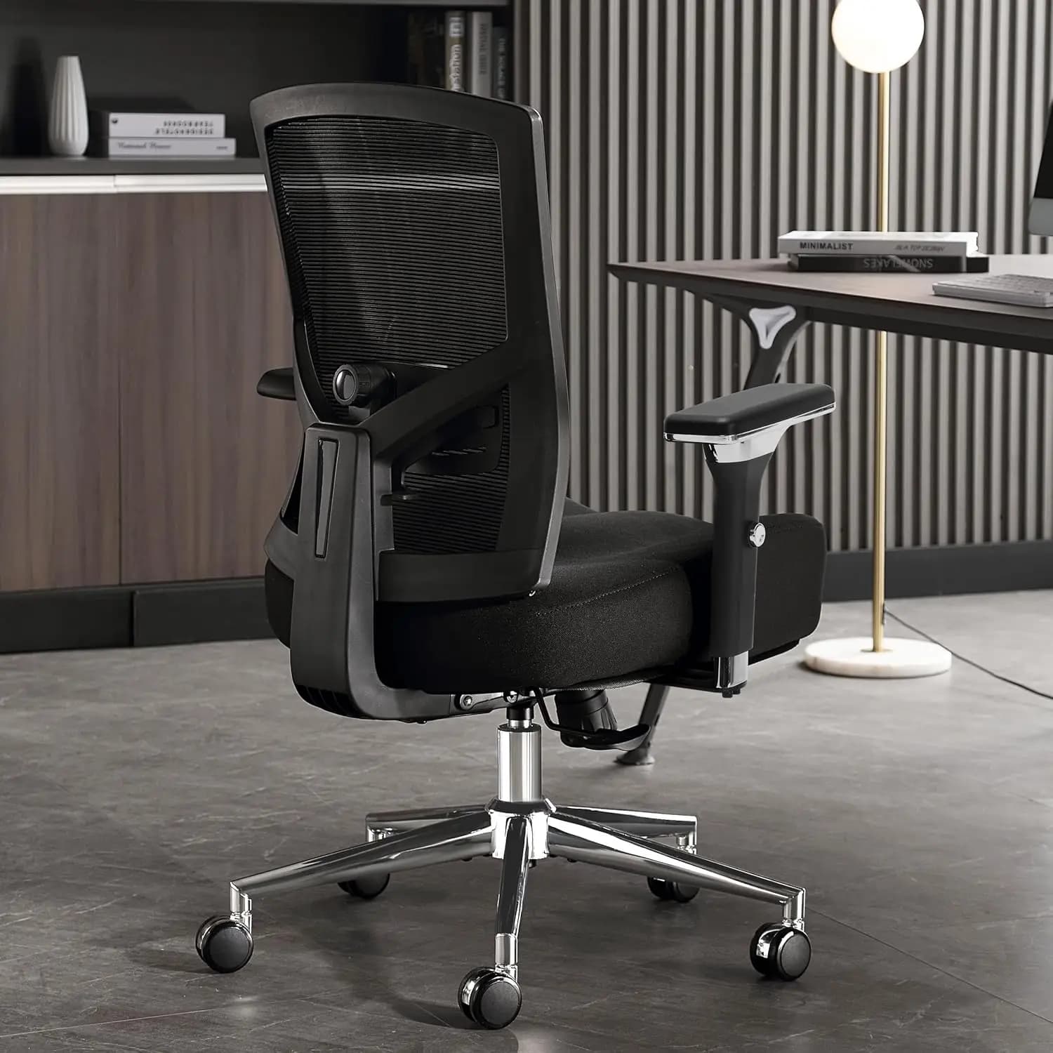 Sedia da Ufficio Ergonomica Grande e Alta da 700 libbre con Cuscino Ampio e Spesso, Supporto Lombare Regolabile in Rete, Braccioli 4D, per Scrivania Computer, Personalizzabile