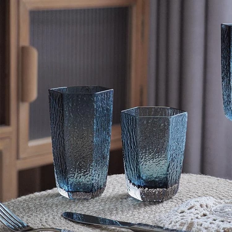 Bicchiere da whisky in vetro fatto a mano, per uso domestico, con texture martellata, tazza da birra dallo stile moderno minimalista, finitura satinata, sensazione premium.