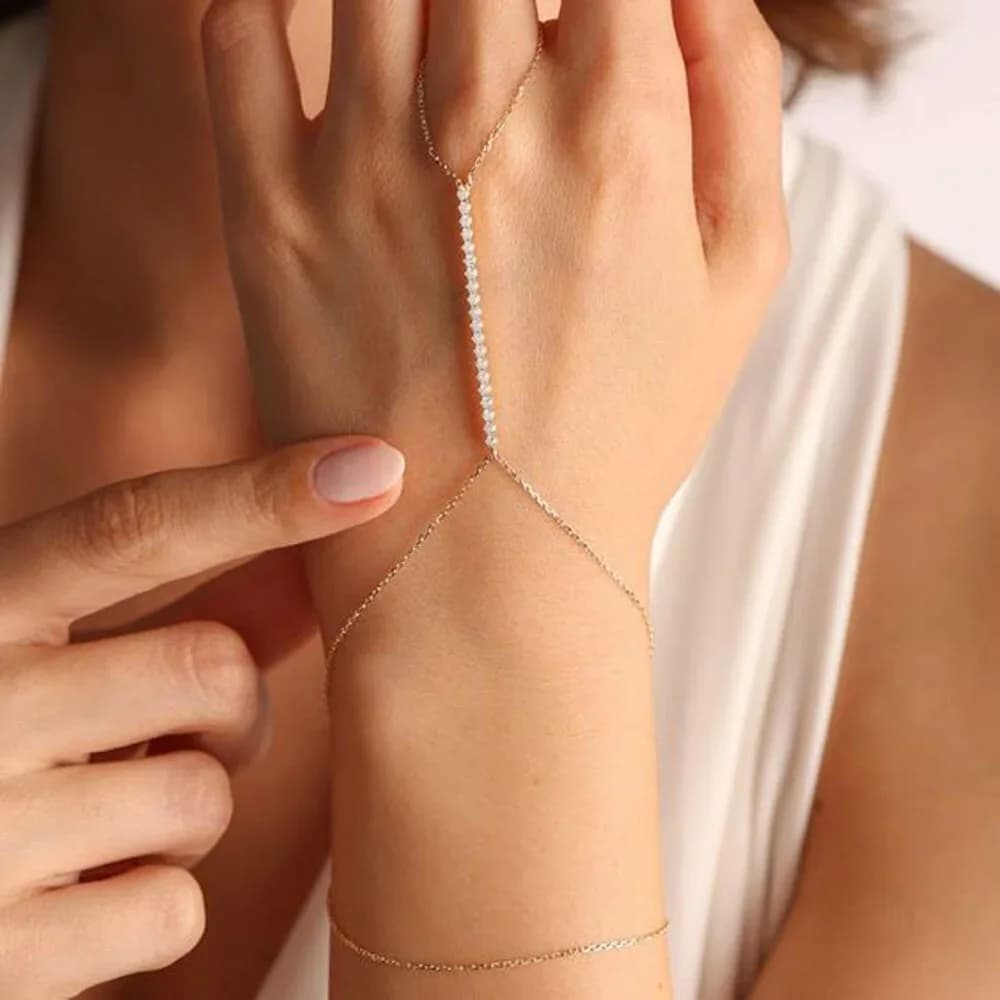 Braccialetti con dita a catena sul retro della mano con strass in acciaio inossidabile di moda per le donne Regalo all'ingrosso di gioielli placcati in oro alla moda