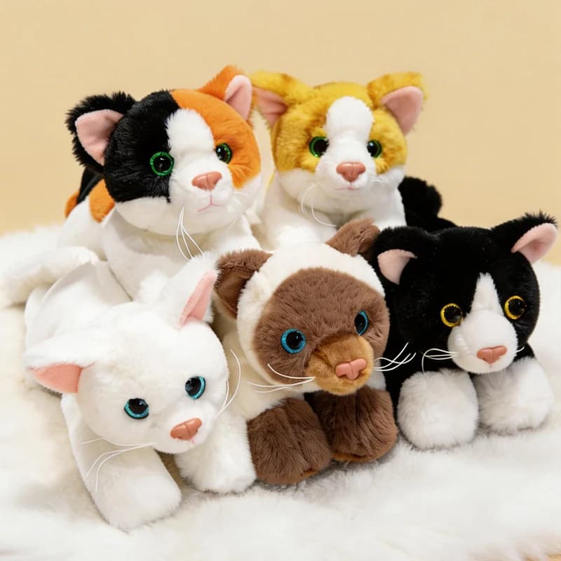 Peluche Gatto Cartoon da 26 cm, Gatto Siamese, Gatto Lince, Gatto Tabby, Gatto Arancione, Giocattolo Animale Imbottito, Decorazione per la Casa, Regalo per Bambini