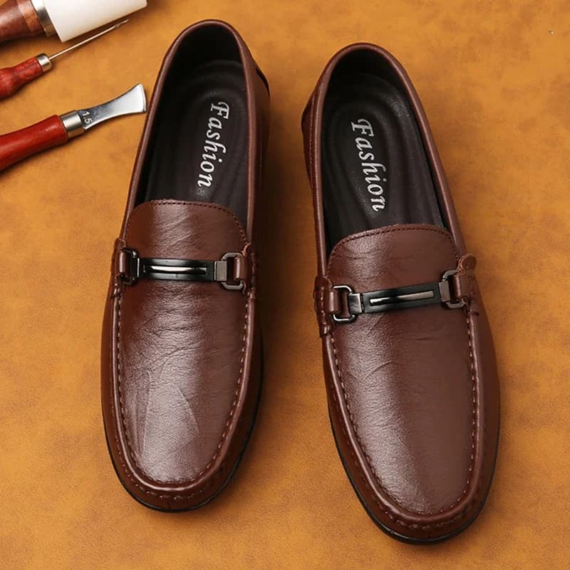Mocassini estivi di marca di lusso Scarpe da uomo in vera pelle Slip on Flats Scarpe casual Mocassini da uomo Suola morbida Calzature da sposa da uomo
