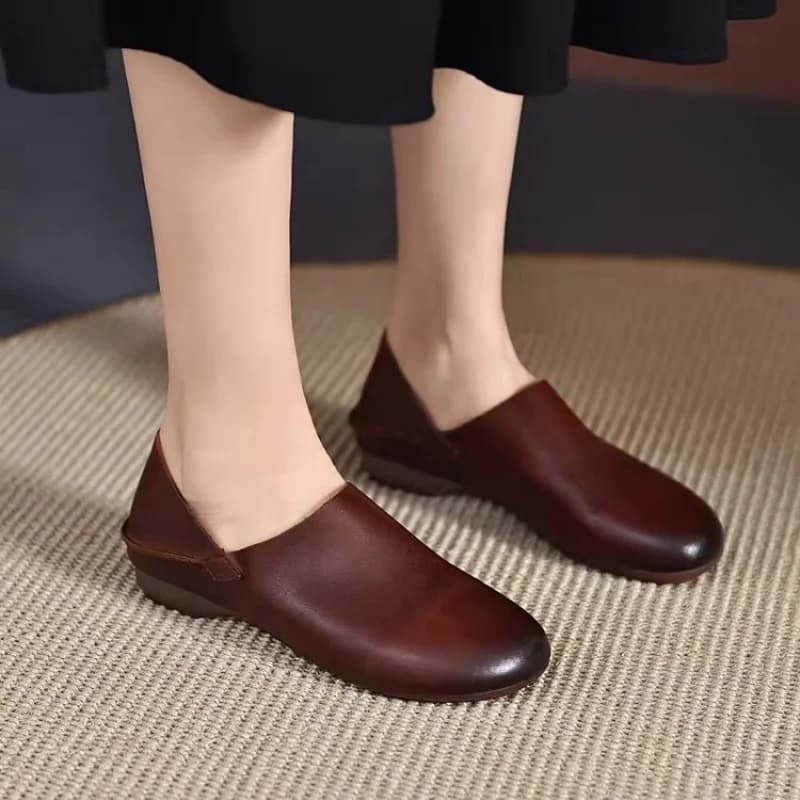 Women's shoes with low square heel, slip-on, 1.3 cm, PU leather, deep round tip, rubber sole, comfortable, casual, for walking everyday.