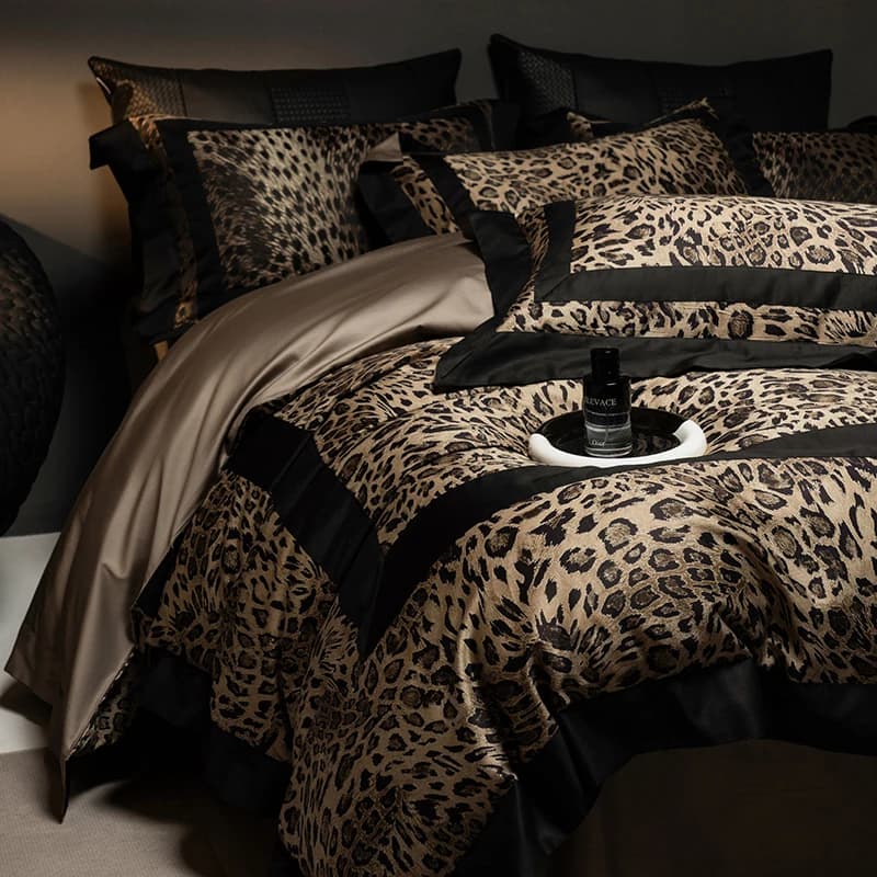 Luxury Bed Linen Set in Egyptian Cotton 1000TC with Leopard Print, Cover, Flat Bed Sheet/With Corners and Loyalty, Queen and King Sizes