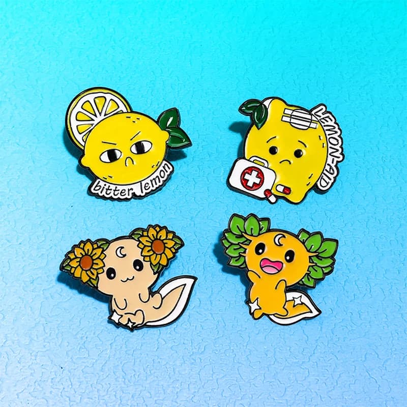 AniPins Divertenti Spille a Cartone Animato per Vestiti e Zaini, 4 Design, Spilla in Metallo Smaltato a Forma di Limone, Distintivo da Bavero, Regali per Amici
