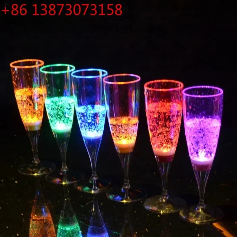 Tazza Luminosa LED da 150ml, Bicchieri da Birra che Cambiano Colore, Tazza con Sensore d'Acqua Luminosa per Feste Neon, Regalo di Compleanno