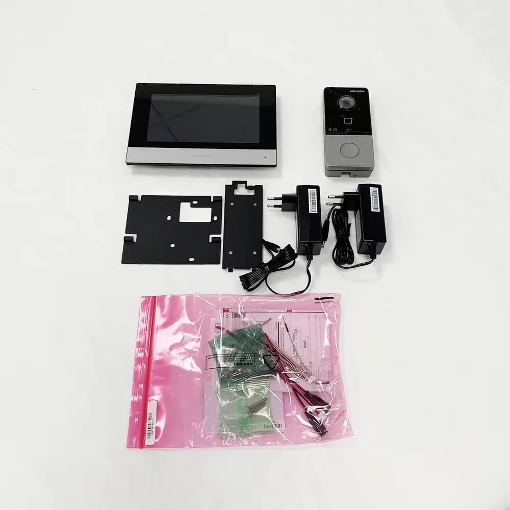 HIKVISION DS-KIS603-P Kit videocitofono IP Telecamera da 2 MP Luce IR Campanello WiFi Conversazione bidirezionale DC12V PoE