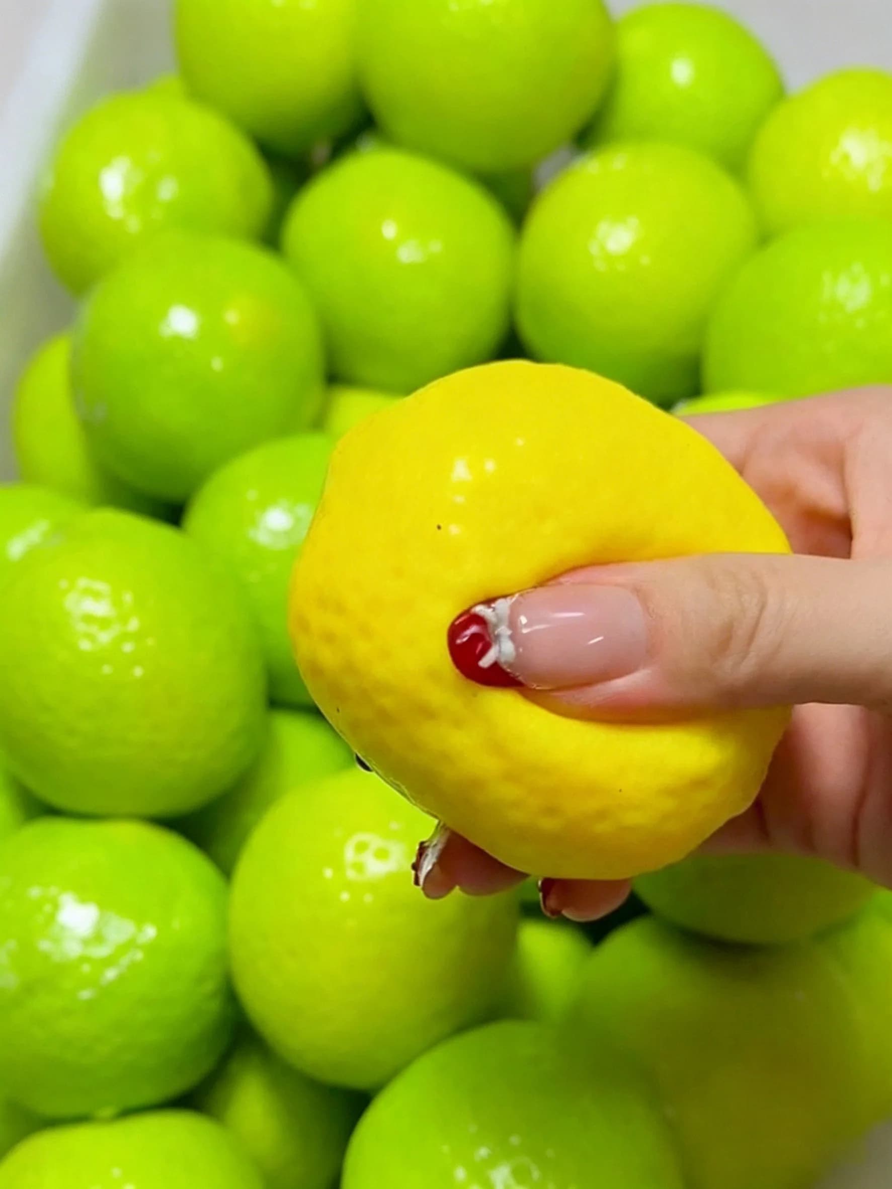 2026 Pallina Antistress Artigianale al Limone Croccante, Pallina Antistress Squishy al Mango che Cambia Colore, Giocattolo Sensoriale ASMR per Alleviare lo Stress