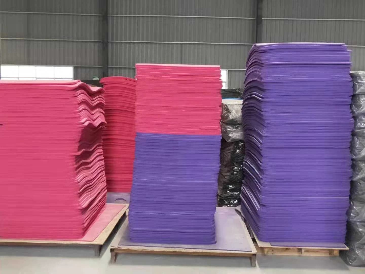 Set di Tappetini Yoga Personalizzati con Etichetta Privata, Antiscivolo ed Ecologici in TPE per Donne
