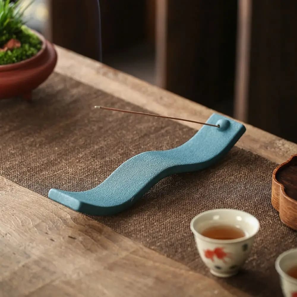 Porta Incenso Artigianale in Ceramica Ruvida con Design a Filo, Bruciatore per Bastoncini d'Incenso Fatto a Mano