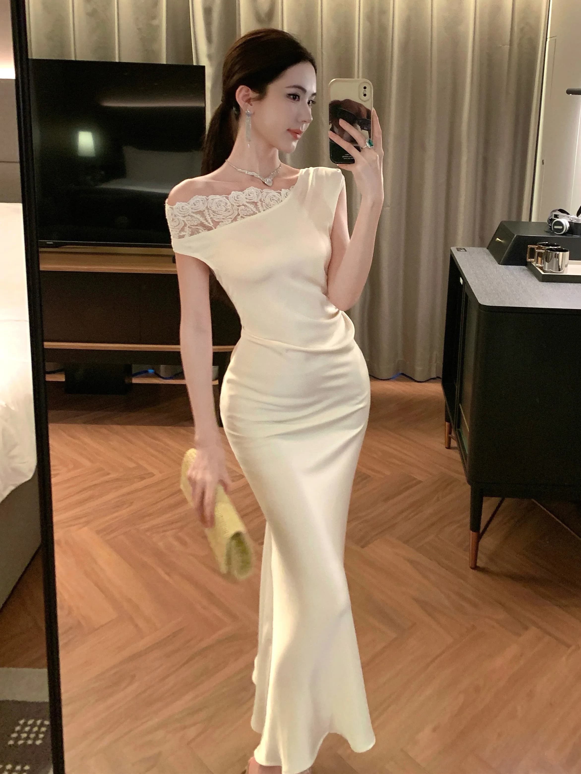 Elegant White Satin Light Dress Women's Slim Fit Waist Cinching Sleeveless Long Skirt Sexy Style Summer Season Single Shoulder