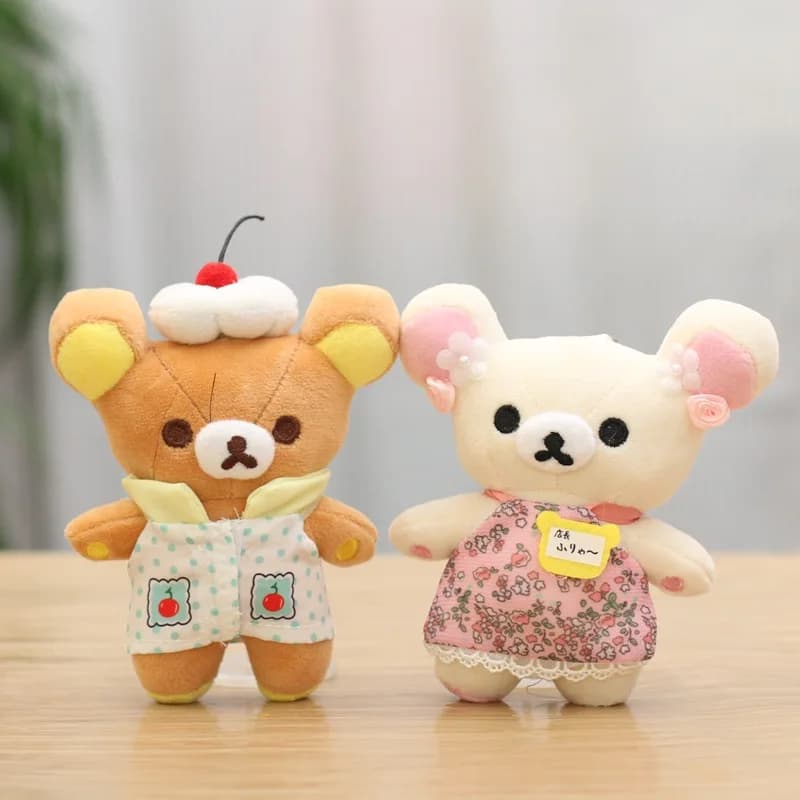 Nuovo Portachiavi Peluche Rilakkuma con Vestito Floreale, Simpatico Orsetto Marrone con Torta ai Ciliegi, Accessorio Anime, Ciondolo per Zaino, Giocattolo Ornamentale