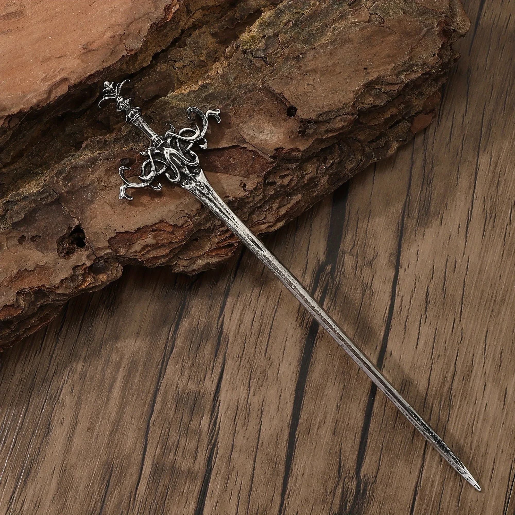Bastoncino per capelli a forma di spada vintage da 1 pezzo: intricato design in metallo argentato, ideale per cosplay, stili gotici e fantasy