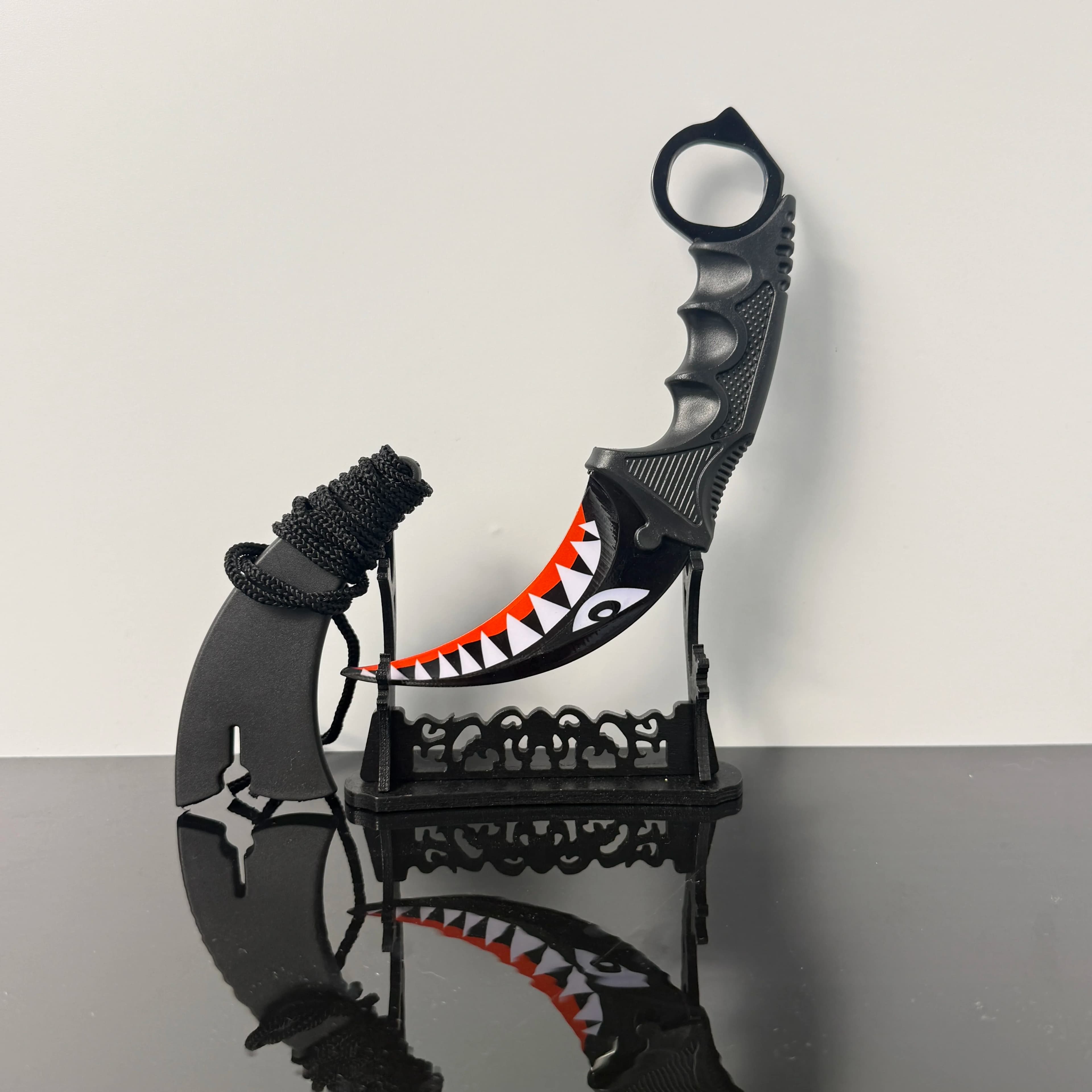 18.8cm Gaming Accessories Claw Knife Shark Teeth Cosplay Props Performance Props Gradient Colors Ornaments Boys Toys Safety