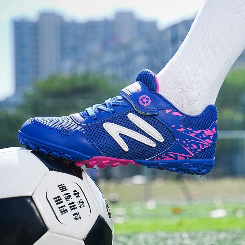 Football Shoes for Adults, Lightweight and Resistant, with Anti-slip heels and cushioned sole for Training and Matching on Prato
