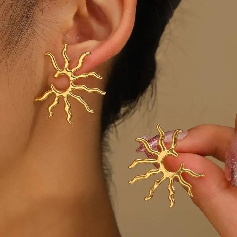 Gold Plated Hollow Sun Shape Stud Earrings Wavy Sun Ray Textured Ear Studs Bohemian Vintage Women Fashion Jewelry