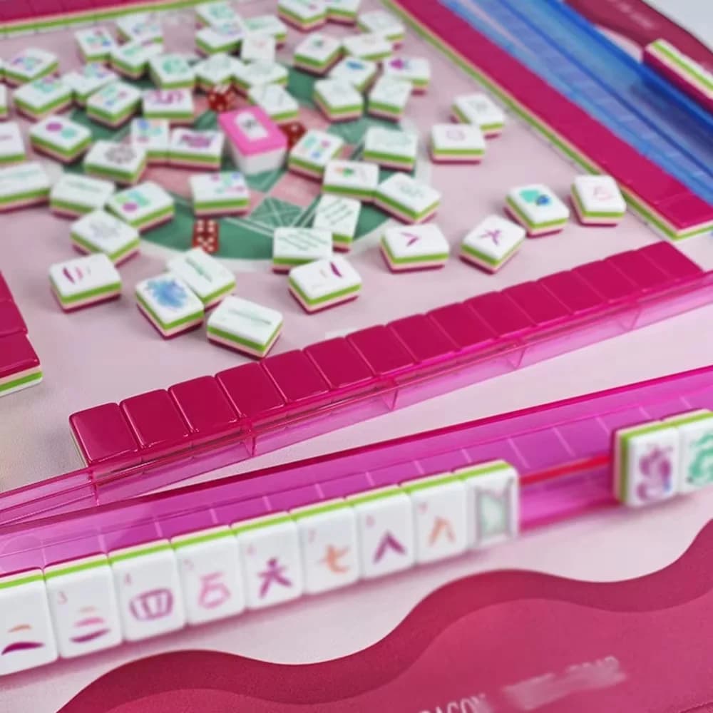 Set da Mahjong Americano a 4 Strati in Acrilico, 160 Tessere con Retro Rosa, Tavola da Viaggio Portatile, Gioco per Feste, Regali a Sorpresa