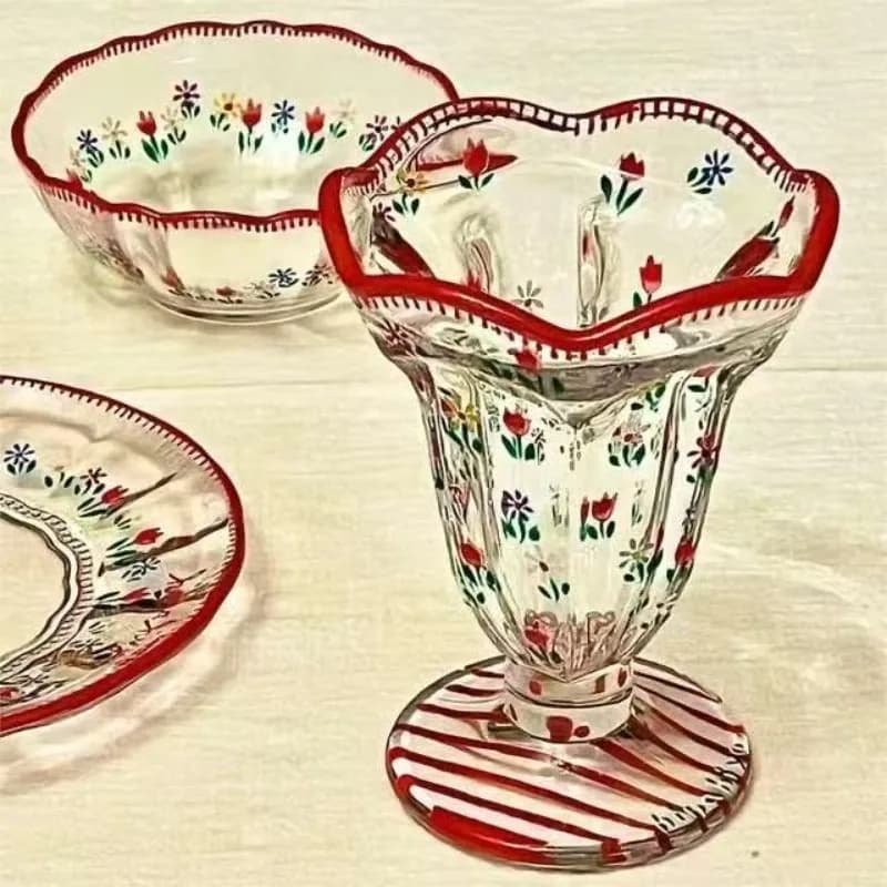 Tazza di vetro floreale disegnata a mano Tazza con piedi alti Tazze da bere estetiche alte Modello Bicchieri da cucina per feste in vetro borosilicato