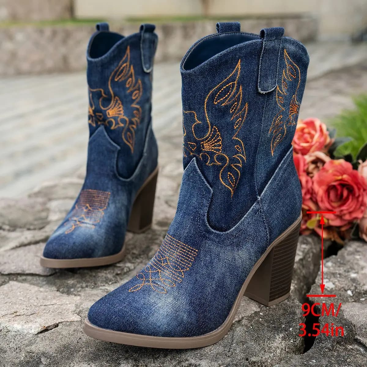 Stivaletti Donna 2026 di Lusso Ricamati Stile Western Cowboy, Stivali Designer con Punta Affusolata e Zeppa, Scarpe Eleganti da Donna per Vacanze e Viaggi