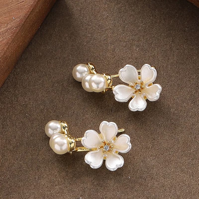 Orecchini a fiore con perle e diamanti, stile natalizio alla moda, raffinati e dolci, lusso leggero, orecchini da fata di alta gamma