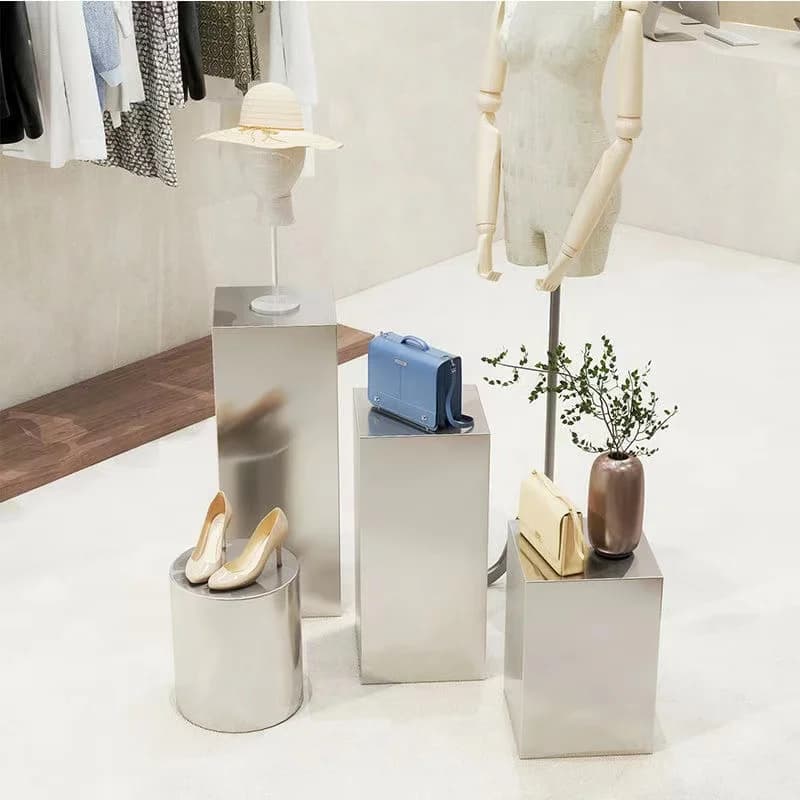 Vetrina per negozio di abbigliamento Vetrina Decorazione per finestra Stand Tavolo per acqua spazzolata in acciaio inossidabile Borsa per scarpe Nakajima Tavolo alto