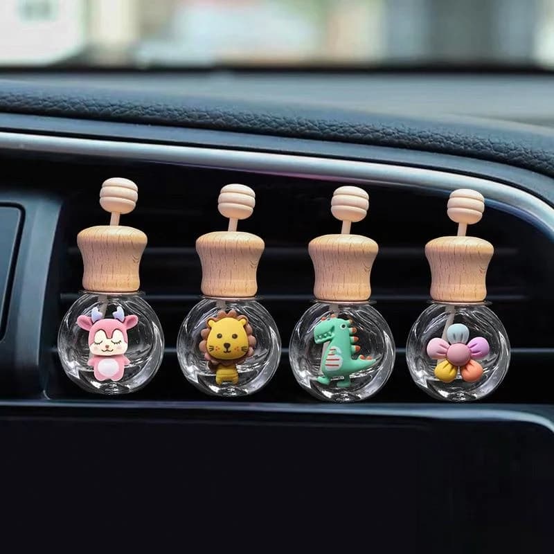 Bottiglia di profumo per presa d'aria per auto dei cartoni animati Bottiglia di aromaterapia per auto Bottiglia di olio essenziale carina in legno Accessori decorativi carini per auto
