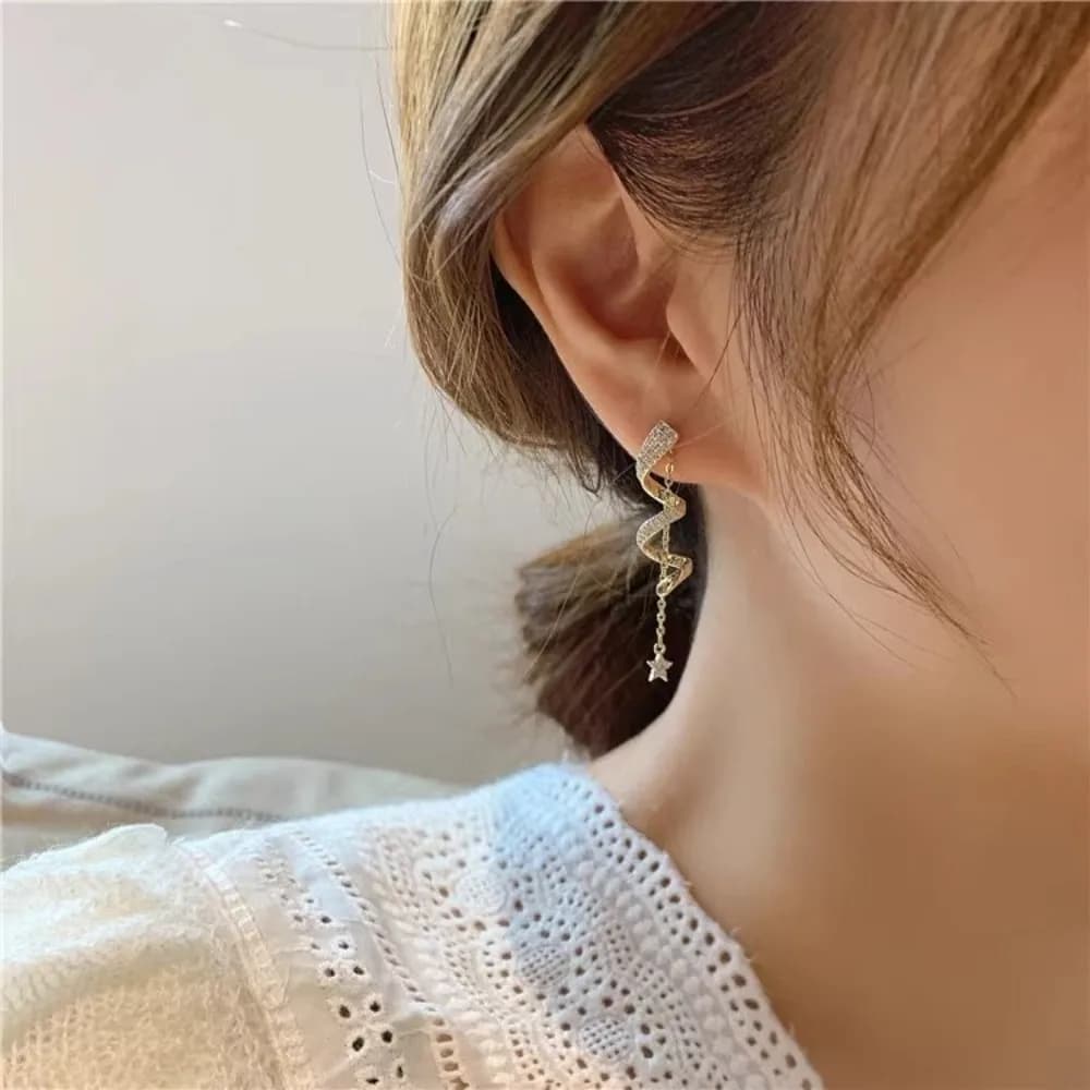 Orecchini Pendenti Sweet Star con Nappe, Placcati Argento Scintillante, Ipoallergenici, a Spirale Girevole Geometrica Distortita