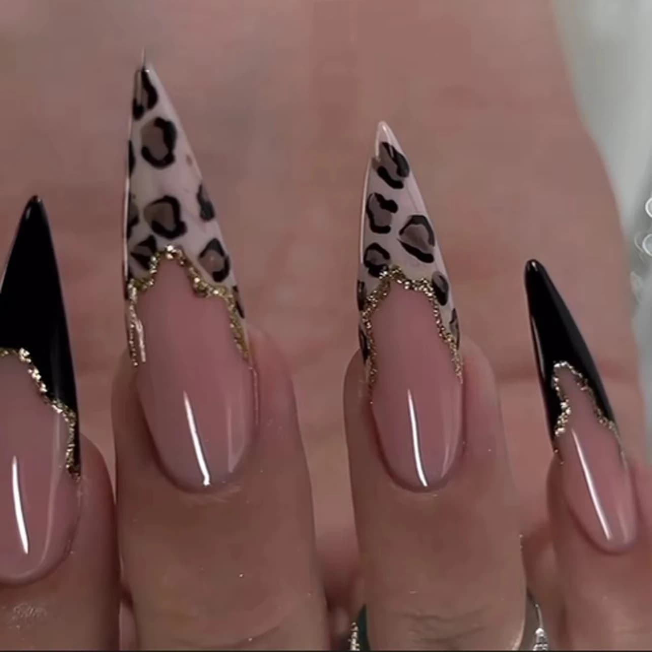 Unghie Finte Lunghe a Punta con Stampa Leopardata, Fiori di Ciliegio, Stelle, Cuori, Unghie Finte a Mandorla con Decorazioni per Manicure